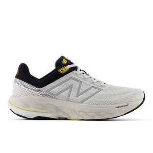 Light used pair of New Balance 860 v14